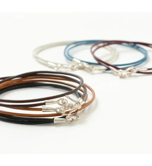 PHADUA / Leather choker necklace in Karen silver.